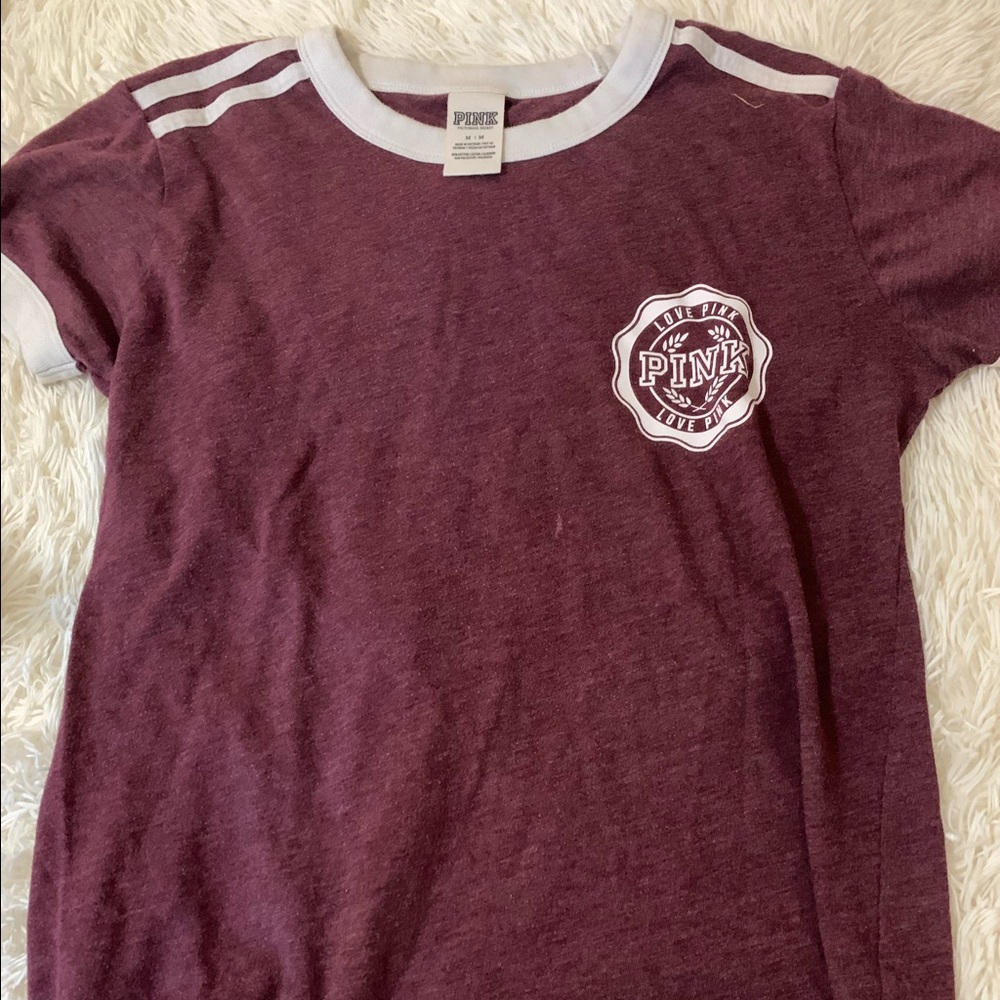 a tee shirt - Picture 3 of 3